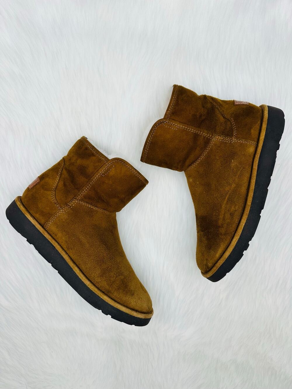 UGG Abree Mini; Classic Luxe Collection Side Zipper Size 6